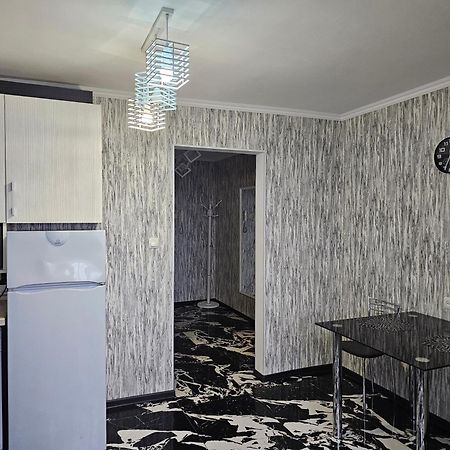 Black And White Apartment تشيسيناو المظهر الخارجي الصورة