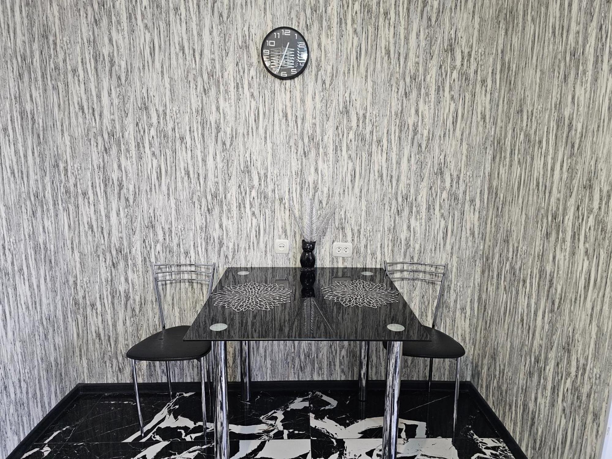 Black And White Apartment تشيسيناو المظهر الخارجي الصورة