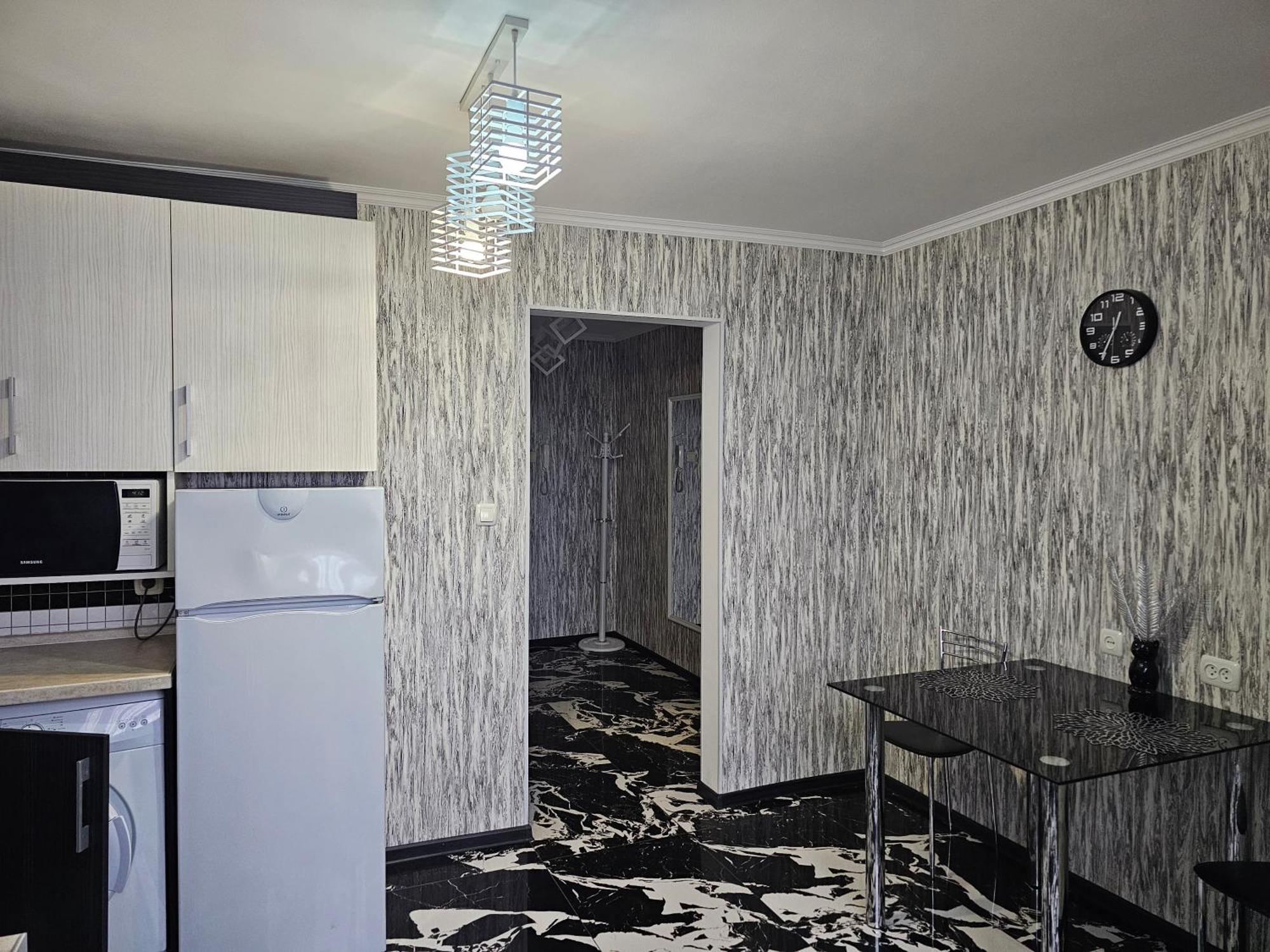 Black And White Apartment تشيسيناو المظهر الخارجي الصورة