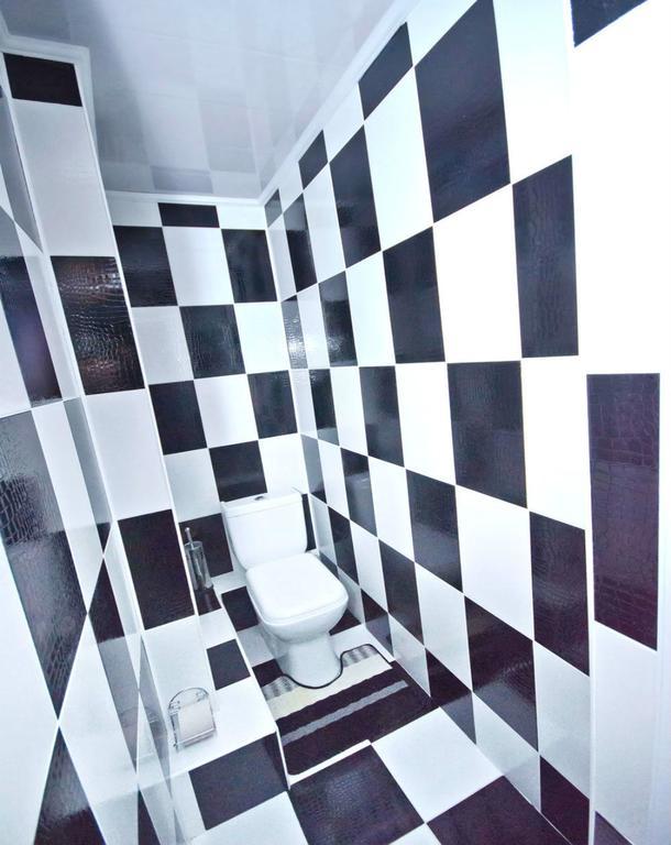 Black And White Apartment تشيسيناو المظهر الخارجي الصورة
