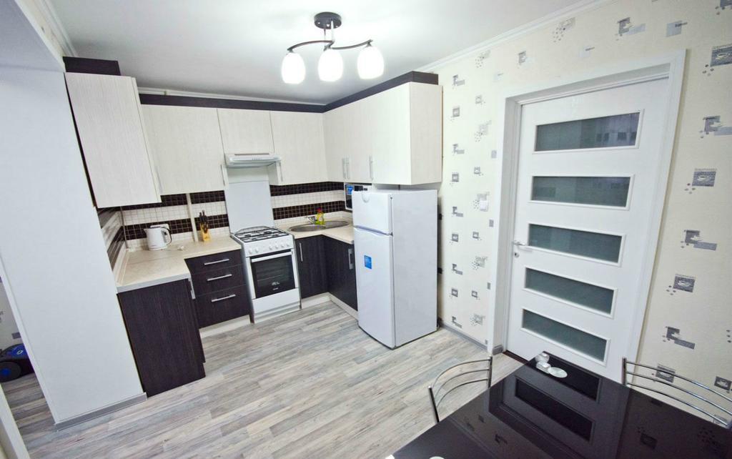 Black And White Apartment تشيسيناو المظهر الخارجي الصورة